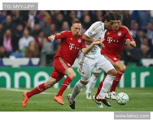 英超球队灵活性分析与深圳足球队表现对比探讨 英超球队灵活性分析与深圳足球队表现对比探讨